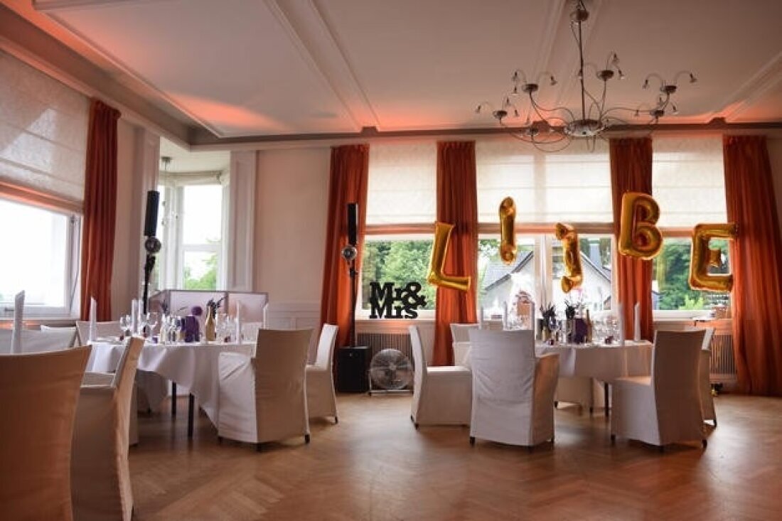 DJ Hochzeit Parkhaus Hügel